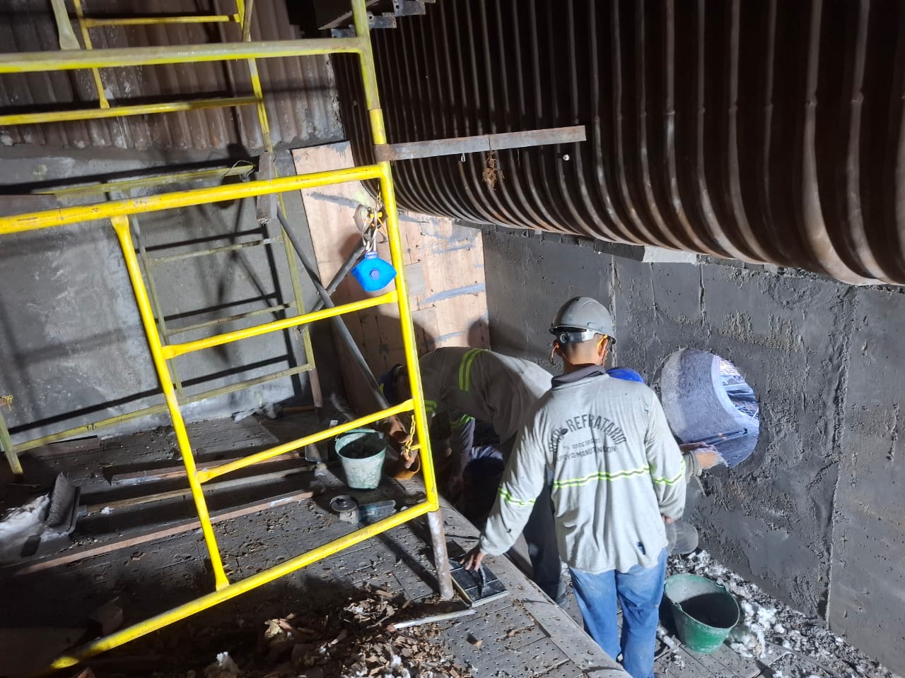 Parada industrial com serviço refratário